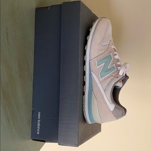 New Balance Woman’s Classic Sneakers